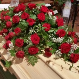 Klassiska Rosor Kistdekoration rosor begravningsblommor
