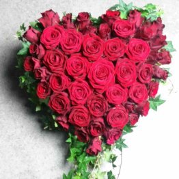 hjärta av rosor till begravning